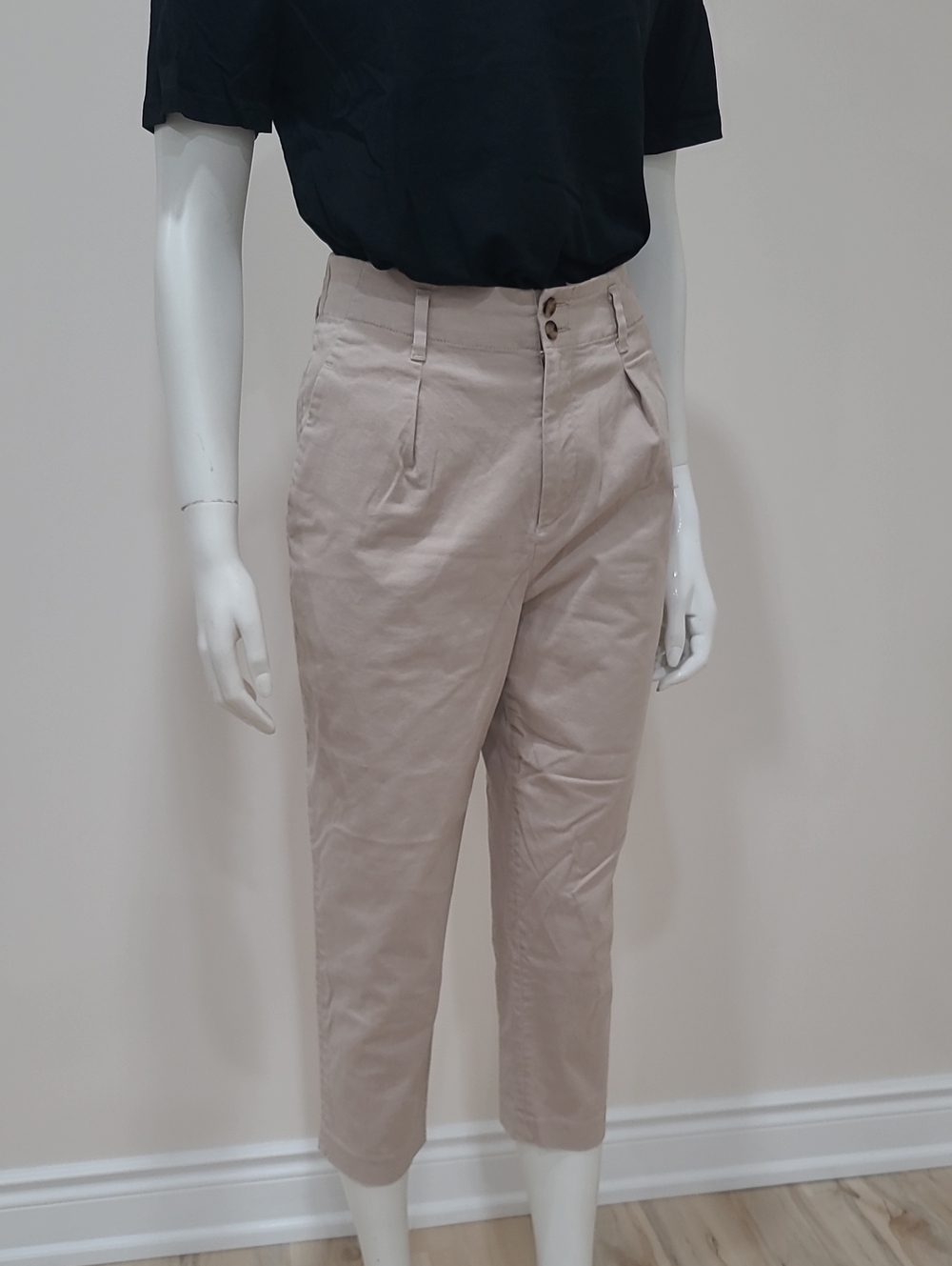 Uniqlo Cropped Pants in Natural